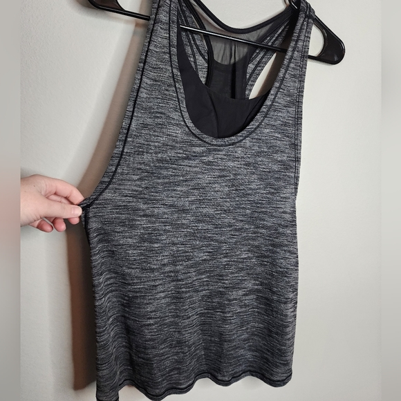 Lululemon Glide and Slide Tank with Built in Bra (NO Pads), Grey/Black, Size 6 - Picture 2 of 13